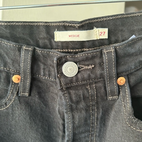 Levi’s Wedgie Jeans - Picture 2 of 2